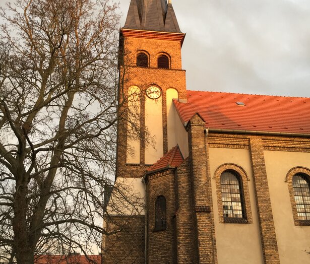 Sanierung der Betonschrägen, Dorfkirche Rahnsdorf Sanierung der Betonschrägen, Dorfkirche Rahnsdorf